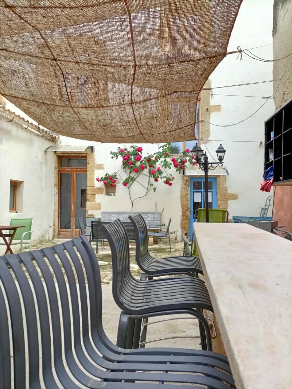 Studio Proche Pont Du Gard Remoulins Exterior photo